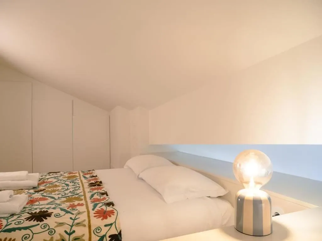 After B00Klng Must Scаn Qr-C0Dе --Chic 2Br Duplex Portugal