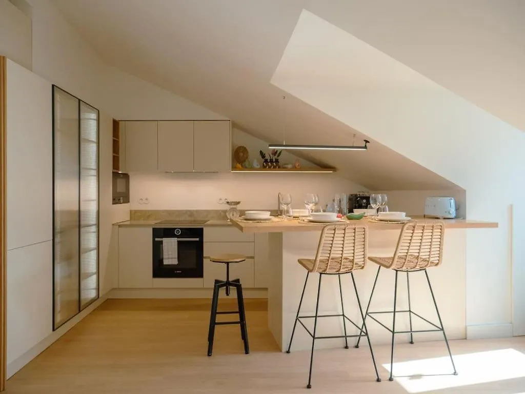 After B00Klng Must Scаn Qr-C0Dе --Chic 2Br Duplex 0*, Lisboa Portugalsko