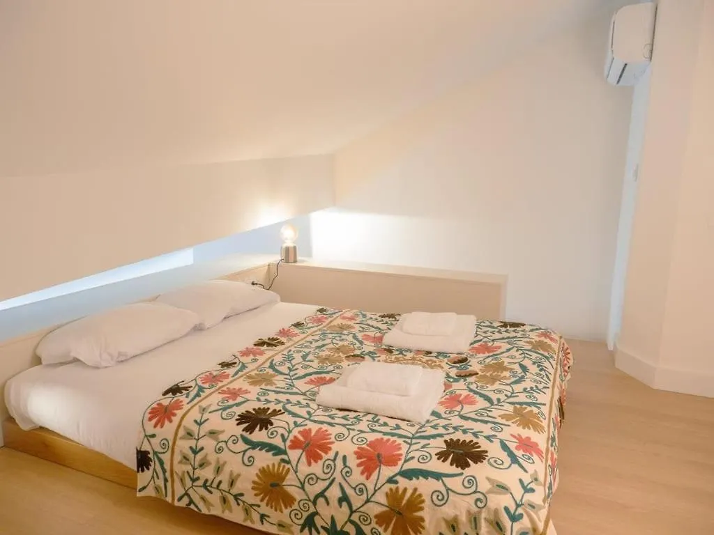 After B00Klng Must Scаn Qr-C0Dе --Chic 2Br Duplex Holiday home Lisbon