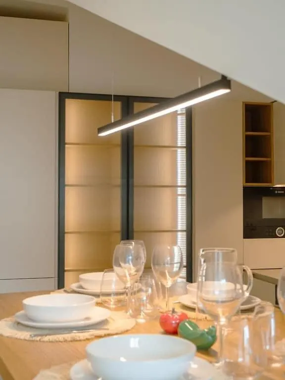 After B00Klng Must Scаn Qr-C0Dе --Chic 2Br Duplex